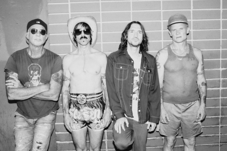 Большое интервью с Red Hot Chili Peppers: «Огонь, дым и благодарность»